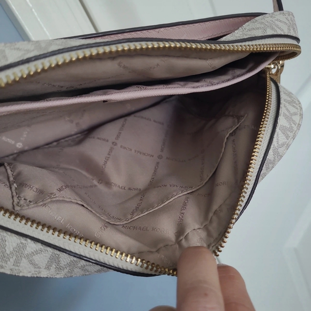 Michael Kors Pink and Cream Crossbody Bag - Picture 12 of 16